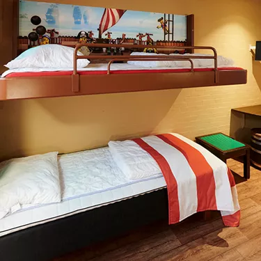 LEGOLAND Holiday Village Pirate Room Bunkbed 3 700X500