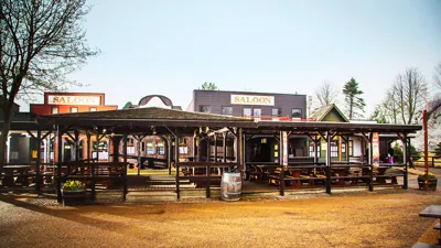 Saloon 1400X800 Web