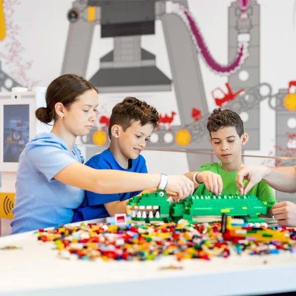 LL.Com 600X600 Legohouse Creativelab