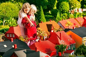 Piger I Miniland 1920X1080px